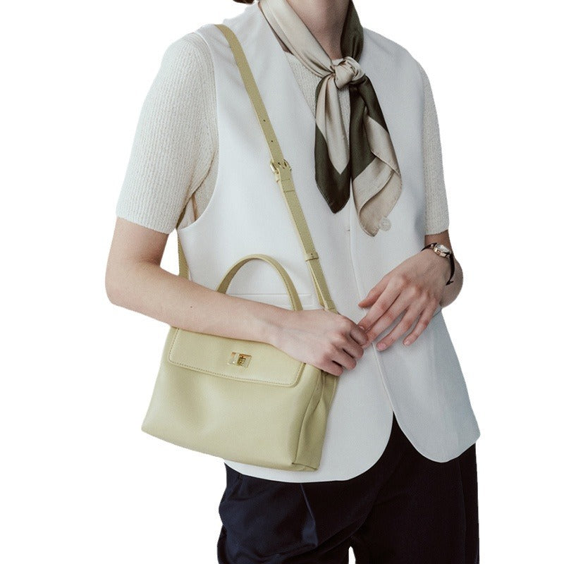 130USD--Charming, Fashionable and Soft Shoulder Bag(改价格链接)