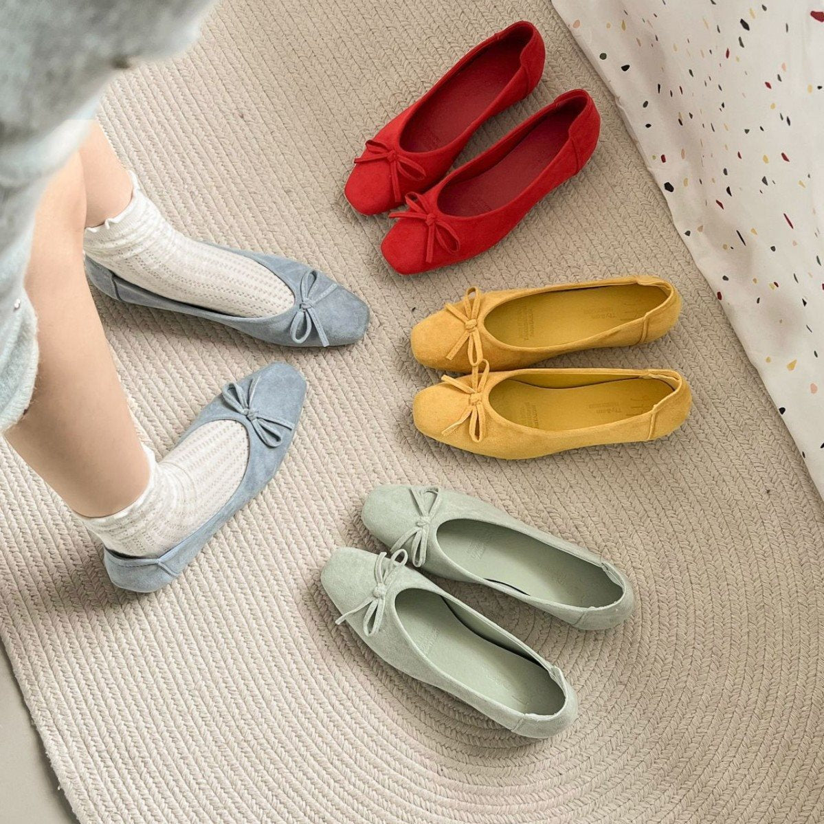 204.9USD--Fashionable women's shoes